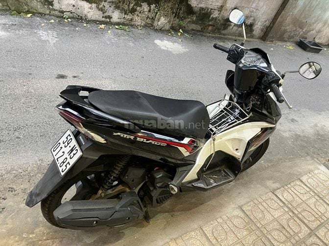 Gia đình bán xe Honda Air Blade đang sử dụng