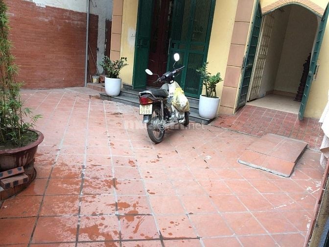 Cho thuê phòng 45 m2 riêng biệt tầng 4 phố Đào tấn