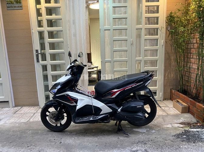 Gia đình bán xe Honda Air Blade đang sử dụng