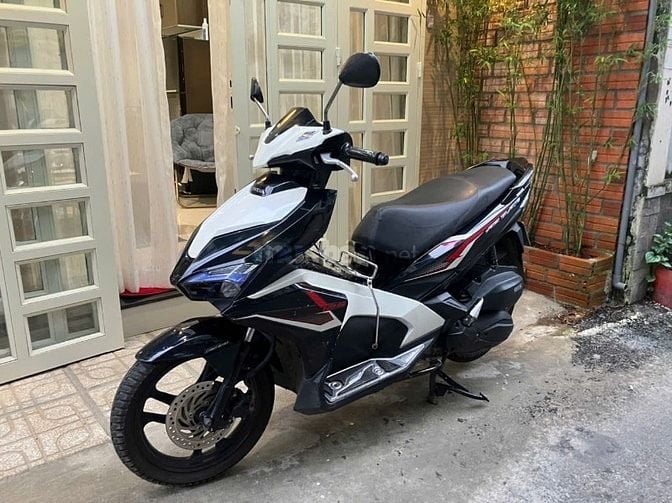 Gia đình bán xe Honda Air Blade đang sử dụng