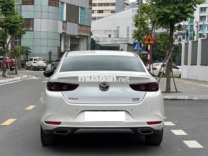 Mazda 3 1.5Luxury sx 2022 siêu đẹp màu trắng