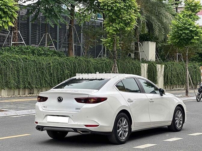 Mazda 3 1.5Luxury sx 2022 siêu đẹp màu trắng