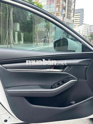Mazda 3 1.5Luxury sx 2022 siêu đẹp màu trắng