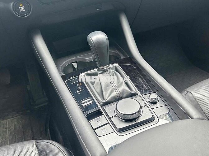 Mazda 3 1.5Luxury sx 2022 siêu đẹp màu trắng