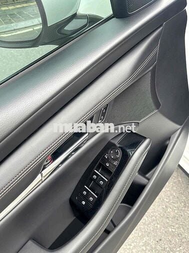Mazda 3 1.5Luxury sx 2022 siêu đẹp màu trắng