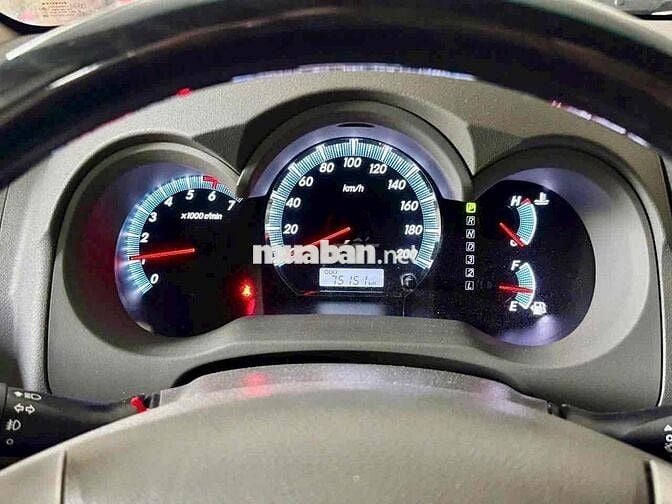Toyota Fortuner Xăng 2013 xe Hãng BH 1 năm