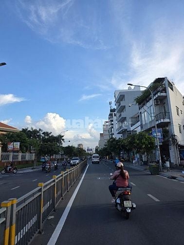 Toà nhà MT Nguyễn Đình Chiểu; 160m2 (8 x 20); Hầm 9 Tầng; HĐT 450Tr