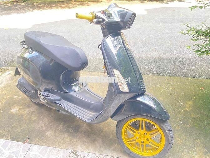 Chính chủ cần bán xe Vespa - tại Quận 12