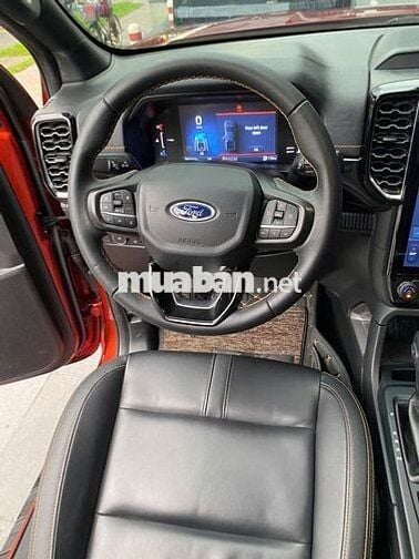 FORD RANGER WILDTRAK ĐỎ CÁ NHÂN 2023 - 35.000 KM