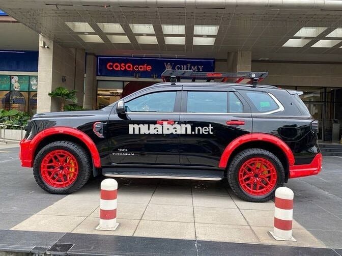 FORD EVEREST TITANIUM 2C CÁ NHÂN 2024 - 11500 KM