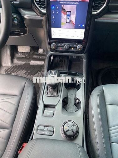 FORD EVEREST TITANIUM 2C CÁ NHÂN 2024 - 11500 KM