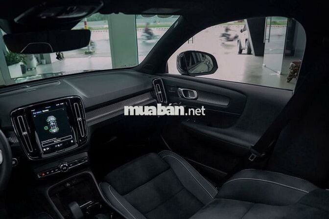 Volvo XC40 2024 - 1400 km Bank 90%