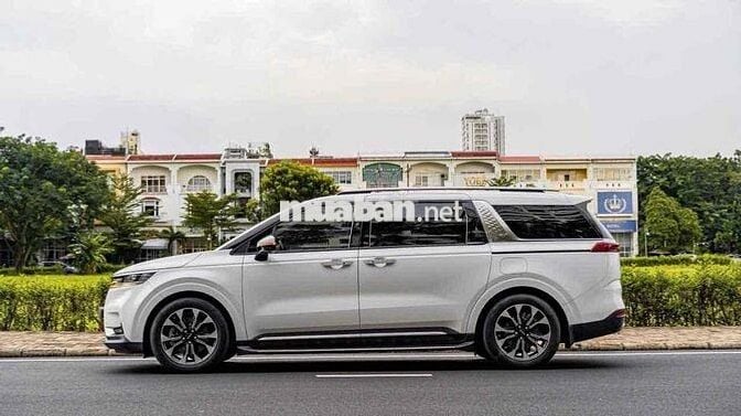 Kia Carnival 2022 2.2D Luxury 8 chỗ - 46000 km