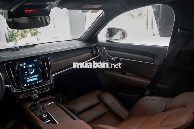 Volvo S90 T6 AWD 2020 mới lướt 37.000km