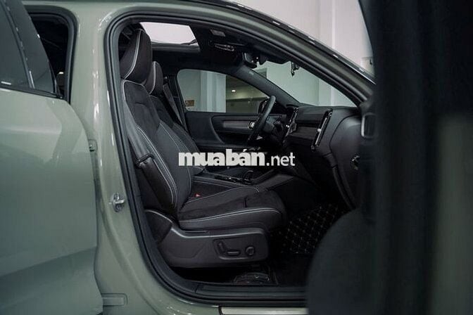 Volvo XC40 2024 - 1400 km Bank 90%