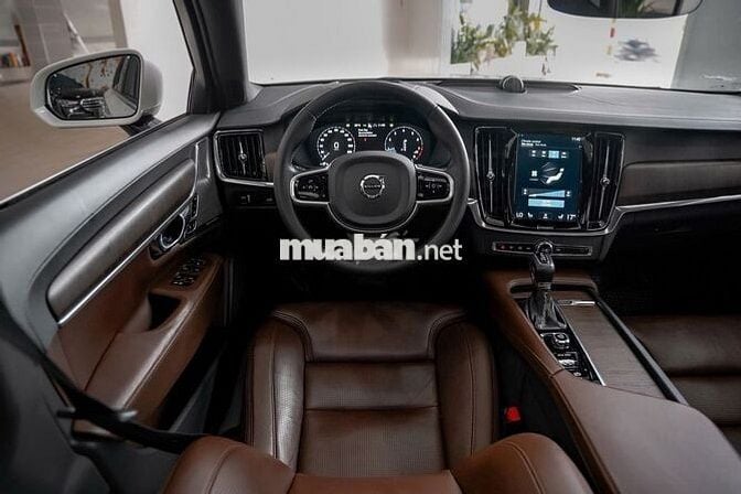 Volvo S90 T6 AWD 2020 mới lướt 37.000km