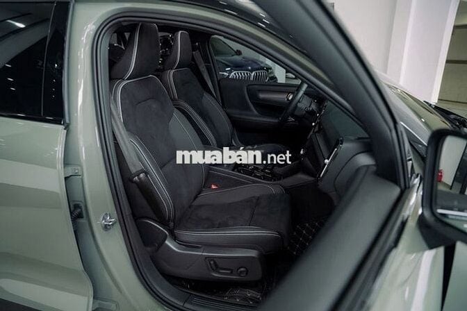 Volvo XC40 2024 - 1400 km Bank 90%