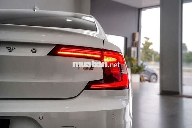 Volvo S90 T6 AWD 2020 mới lướt 37.000km