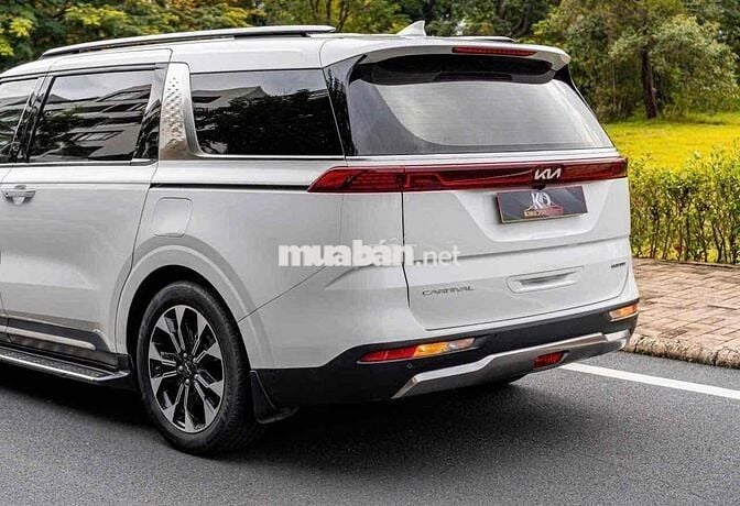 Kia Carnival 2022 2.2D Luxury 8 chỗ - 46000 km