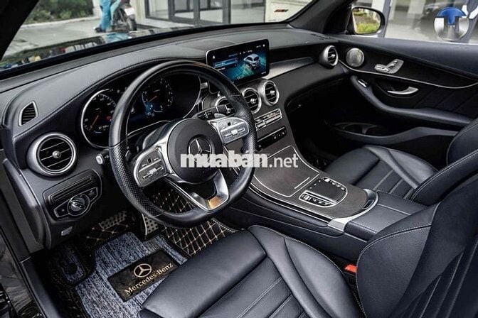 GLC300 sx 2022 V1 có đá cốp