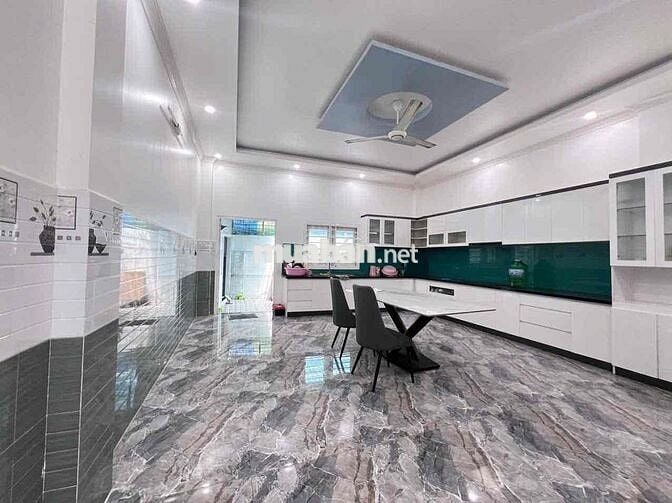 Bán / cho thuê nhà Mặt tiền biệt thự mặt 825 TT Đức Hoà