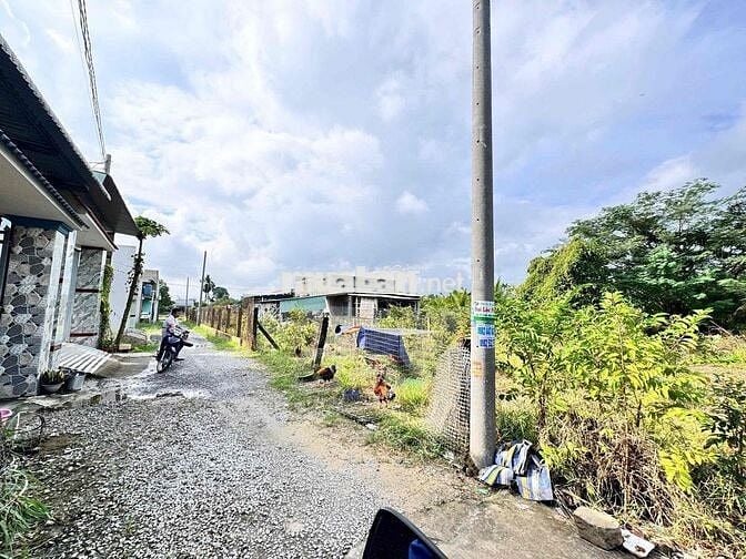 ĐẤT ĐỨC HÒA ĐÔNG – SÁT UBND XÃ