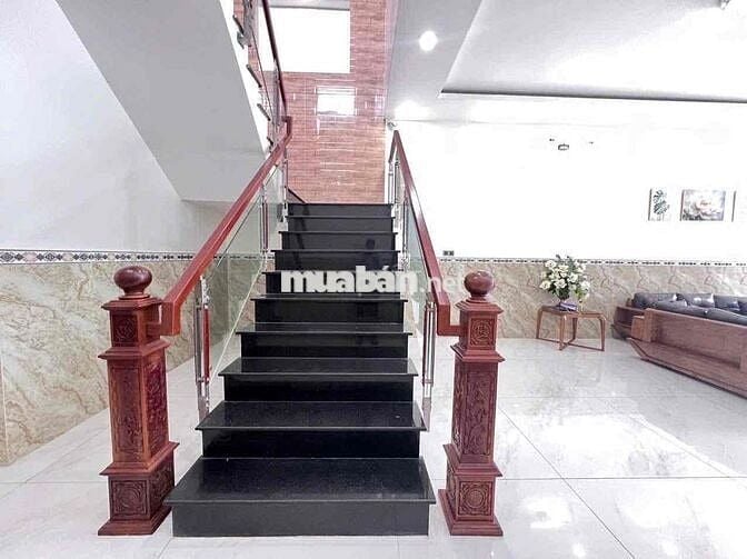 Bán / cho thuê nhà Mặt tiền biệt thự mặt 825 TT Đức Hoà