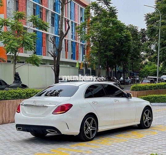 Mercedes-Benz C300 AMG 2016 đi chuẩn 7v miles
