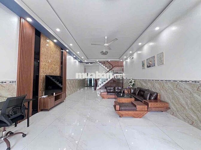 Bán / cho thuê nhà Mặt tiền biệt thự mặt 825 TT Đức Hoà