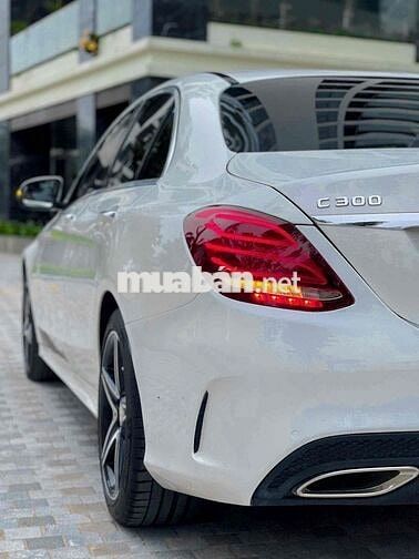 Mercedes-Benz C300 AMG 2016 đi chuẩn 7v miles