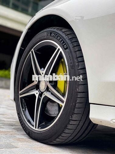 Mercedes-Benz C300 AMG 2016 đi chuẩn 7v miles
