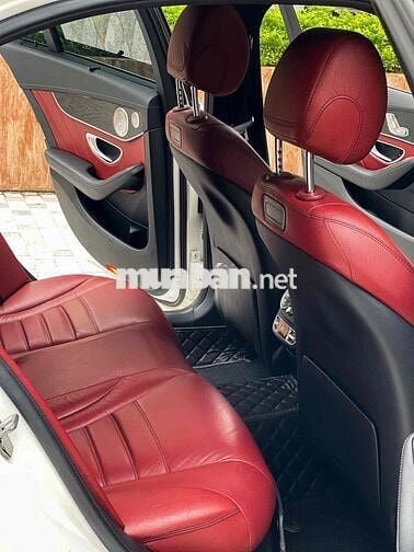 Mercedes-Benz C300 AMG 2016 đi chuẩn 7v miles