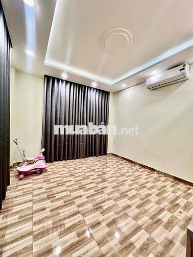 Nhà Mới Sạch Đẹp DT 200m2 1Trệt 2Lầu 3Pn 4Wc Sân Thượng Hẻm Xe Tải