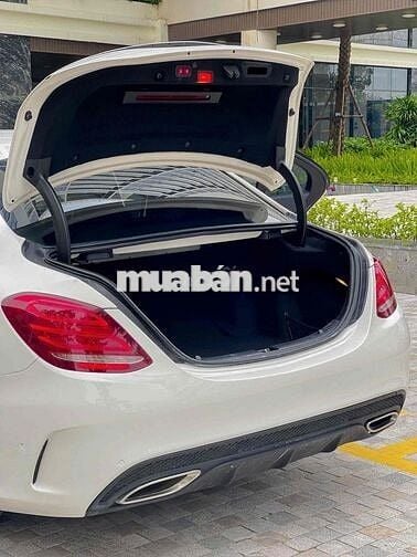 Mercedes-Benz C300 AMG 2016 đi chuẩn 7v miles