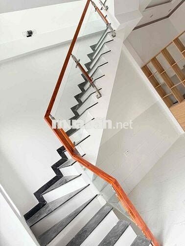 Chủ ngộp cần bán nhà gác lững ngay Cầu Tân Triều,