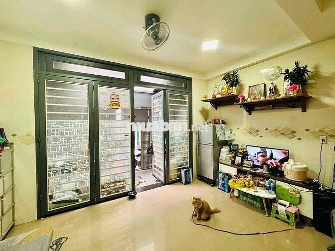 Bán nhà hxh cmt 8 gần cv lê thị riêng 38m2 5 tầng hẻm thông xe hơi