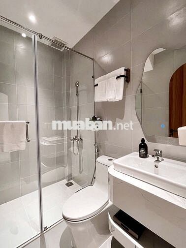 CHO THUÊ VILLA SÂN VƯỜN GẦN BIỂN 3 PHÒNG FULL NỘI THẤT KHU PHÍA BẮC