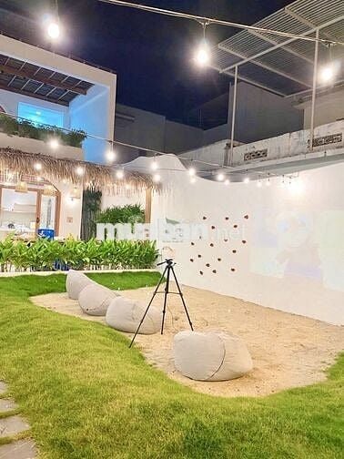 CHO THUÊ VILLA SÂN VƯỜN GẦN BIỂN 3 PHÒNG FULL NỘI THẤT KHU PHÍA BẮC