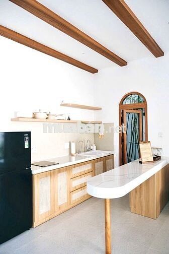 CHO THUÊ VILLA SÂN VƯỜN GẦN BIỂN 3 PHÒNG FULL NỘI THẤT KHU PHÍA BẮC