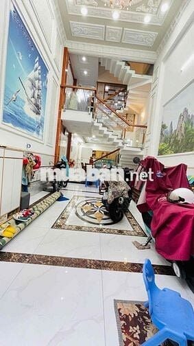 Bán Nhà 5 Tầng Mái Thái Đường Nguyễn Ảnh Thủ, Hẻm 8m Có Lề, 4.05*15m