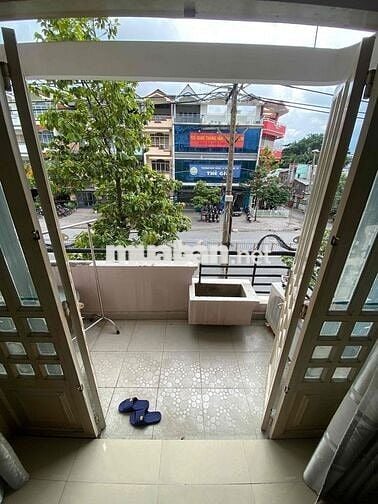 Căn hộ rộng 30m, mặt tiền tạ quang bửu, Q8. Full nội thất