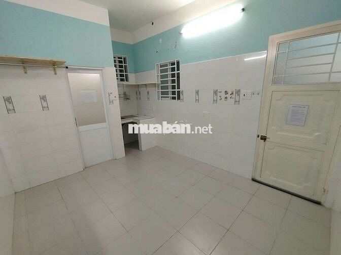 Phòng trọ trong nhà nguyên căn mặt tiền đường Nguyễn Xí