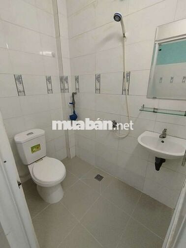 Phòng trọ trong nhà nguyên căn mặt tiền đường Nguyễn Xí