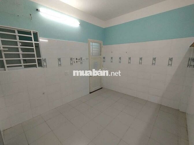 Phòng trọ trong nhà nguyên căn mặt tiền đường Nguyễn Xí