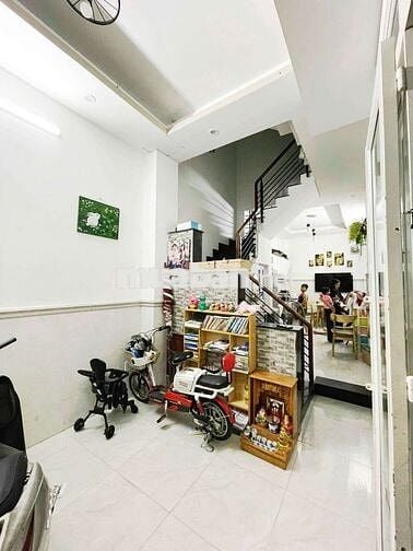 Bán nhà 36m2, trệt 2 lầu 4PN, đường 18, cv Làng Hoa- Gò Vấp 4.35 tỷ