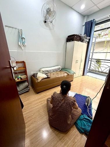  3,38 Tỷ Nhà DBT cách hxh 20 mét NGANG 4 X 5,6 ( trệt lầu ban công )