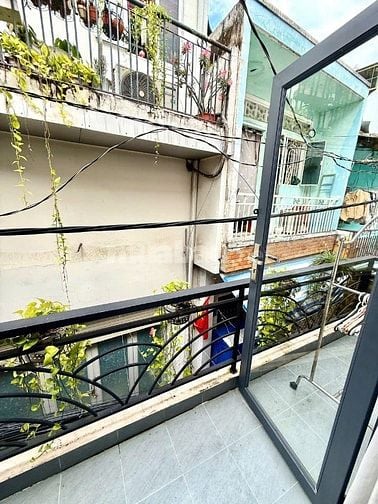  3,38 Tỷ Nhà DBT cách hxh 20 mét NGANG 4 X 5,6 ( trệt lầu ban công )