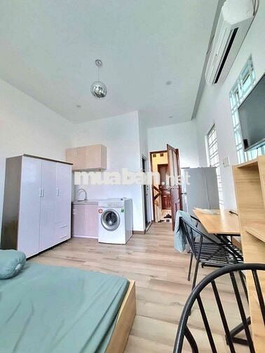 TRỐNG PHÒNG CỬA SỔ TRỜI SIÊU THOÁNG NGAY GẦN VĂN HIẾN -HUFLIT