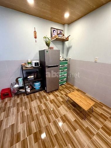  3,38 Tỷ Nhà DBT cách hxh 20 mét NGANG 4 X 5,6 ( trệt lầu ban công )