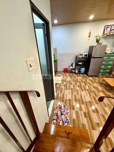  3,38 Tỷ Nhà DBT cách hxh 20 mét NGANG 4 X 5,6 ( trệt lầu ban công )